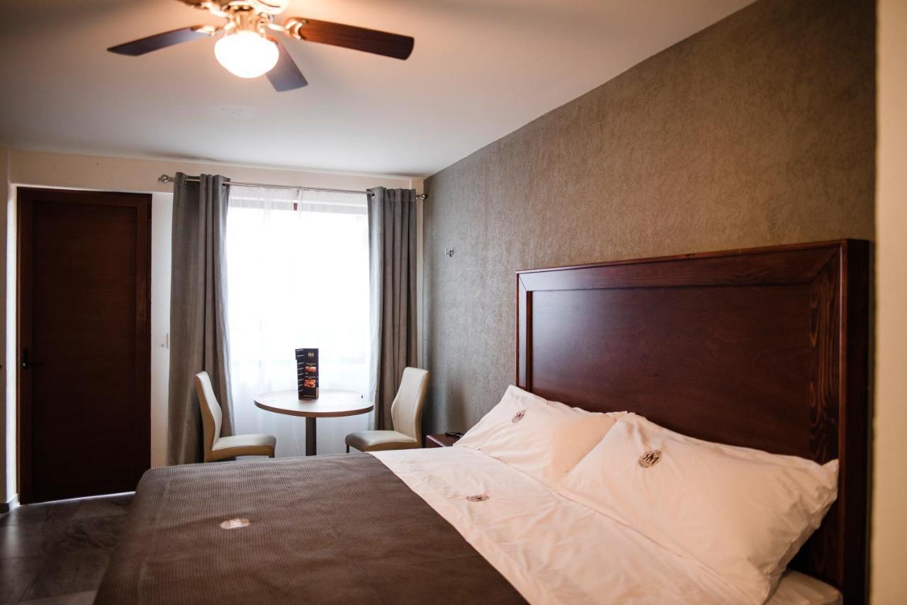 Hotel Rm Avandaro บาเญเดบราโว ภายนอก รูปภาพ